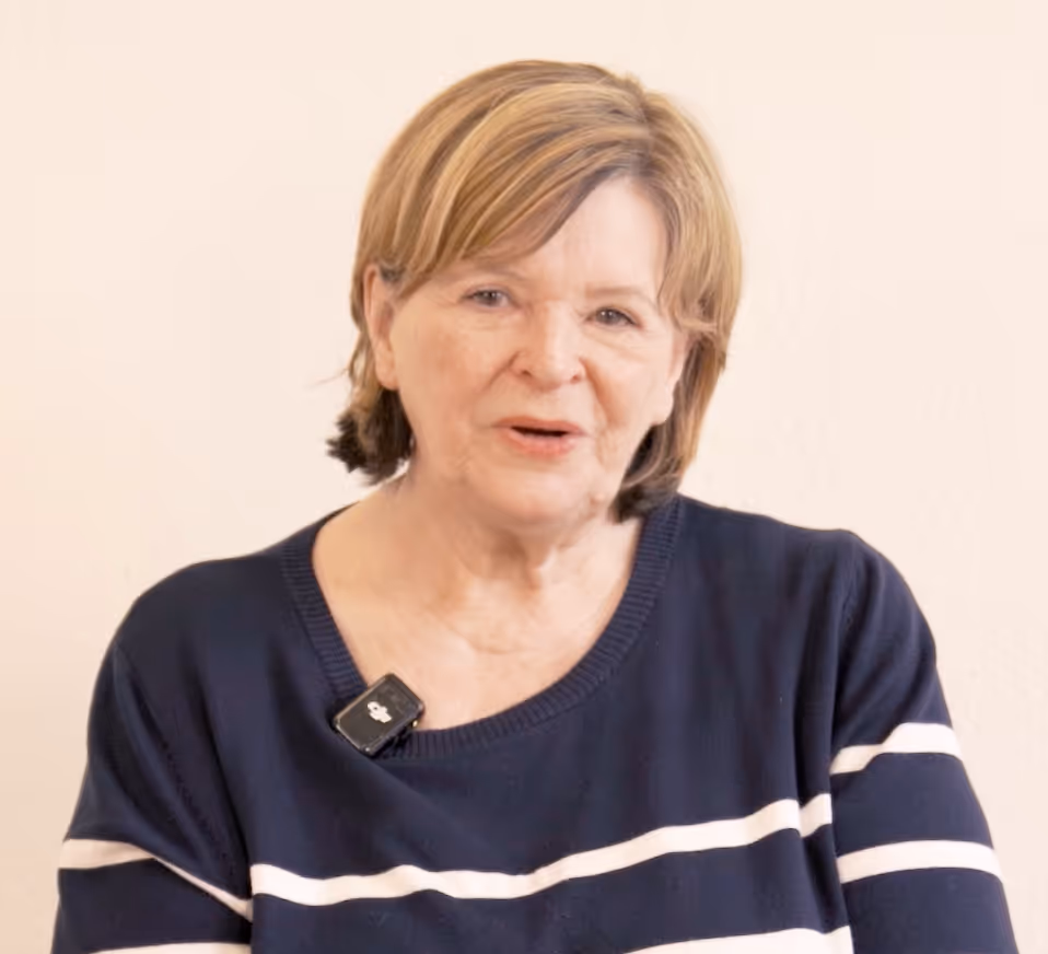 Lisa freut sich sichtlich den Magenballon in anspruch genommen zu haben